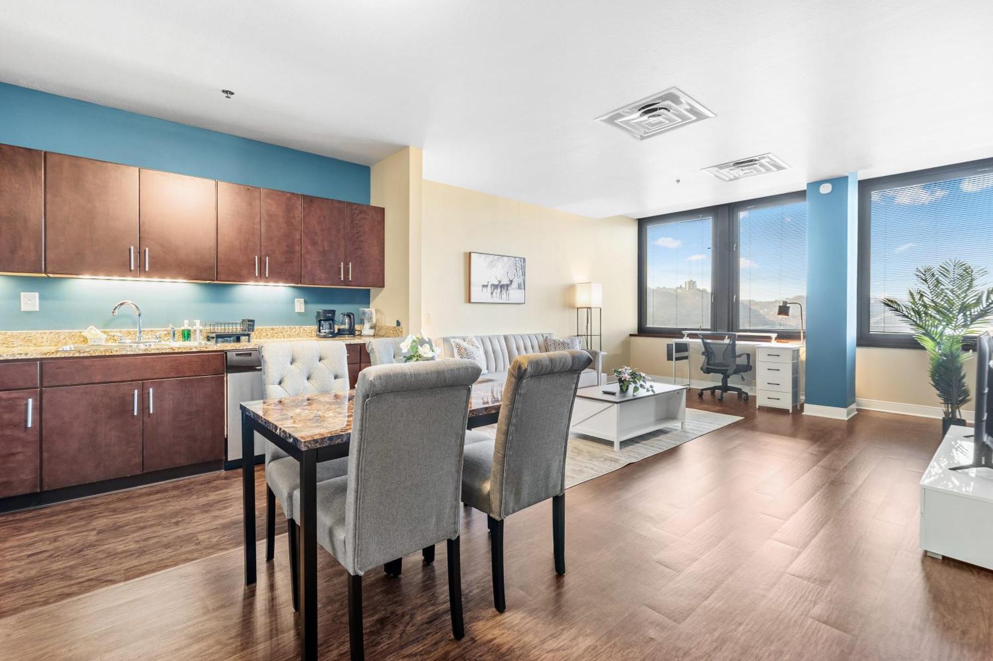 Luxury High Rise 1Bd River Views Downtown Питтсбург Экстерьер фото